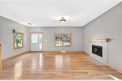6547  Parkway Cir, Racine, WI 53406 - Photo 6