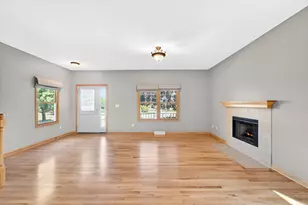 6547 Parkway Cir, Racine, WI 53406 - Photo 6
