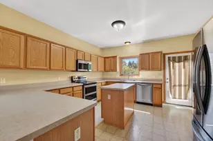 6547 Parkway Cir, Racine, WI 53406 - Photo 10