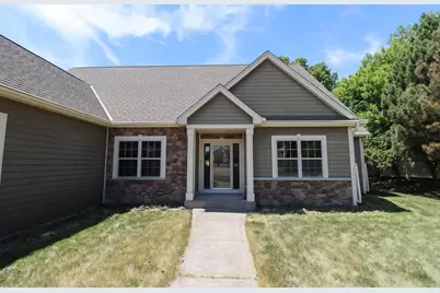 W245N2799  Single Tree Dr, Pewaukee, WI 53072 - Photo 2