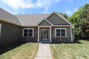 W245N2799 Single Tree Dr, Pewaukee, WI 53072 - Photo 2