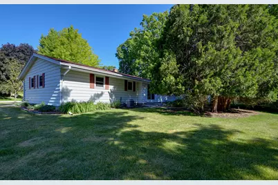 8316 N Edge O Woods Dr, Brown Deer, WI 53223 - Photo 16