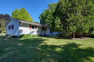 8316 N Edge O Woods Dr, Brown Deer, WI 53223 - Photo 16