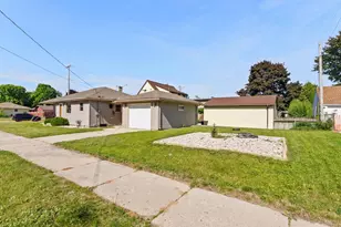 1041 N 17th St, Manitowoc, WI 54220 - Photo 22