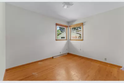 1041 N 17th St, Manitowoc, WI 54220 - Photo 14