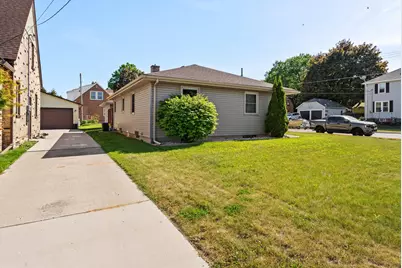 1041 N 17th St, Manitowoc, WI 54220 - Photo 24