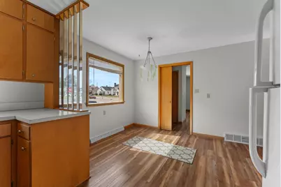 1041 N 17th St, Manitowoc, WI 54220 - Photo 8