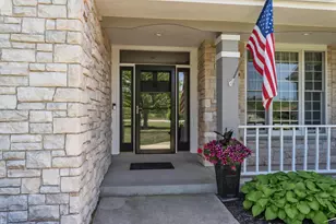 129 Preserve Ct, Grafton, WI 53024 - Photo 6