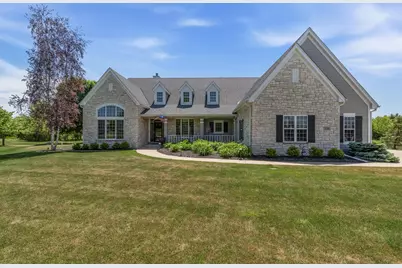 129  Preserve Ct, Grafton, WI 53024 - Photo 2