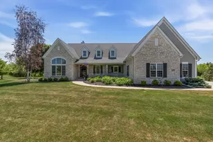 129 Preserve Ct, Grafton, WI 53024 - Photo 2