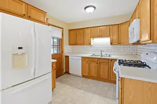 449 W Wisconsin Ave, Oconomowoc, WI 53066 - Photo 8