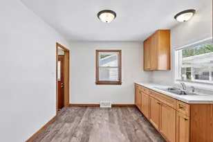 418 Harrison Ave, Waukesha, WI 53186 - Photo 8