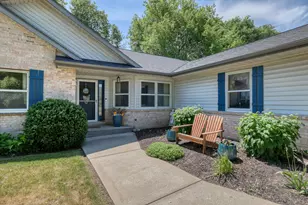 494 Quinlan Ct, Pewaukee, WI 53072 - Photo 1