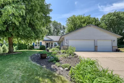 494  Quinlan Ct, Pewaukee, WI 53072 - Photo 4