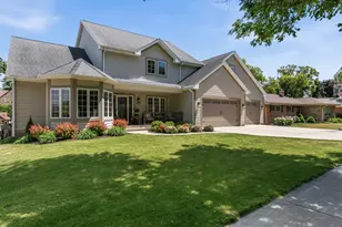 8415 Ravenswood Cir, Wauwatosa, WI 53226 - Photo 46