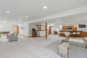 8415 Ravenswood Cir, Wauwatosa, WI 53226 - Photo 16