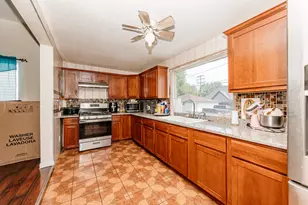 932 S Layton Blvd, Milwaukee, WI 53215 - Photo 16