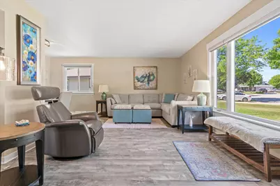 4219 W Pebble Beach Ct, Franklin, WI 53132 - Photo 8
