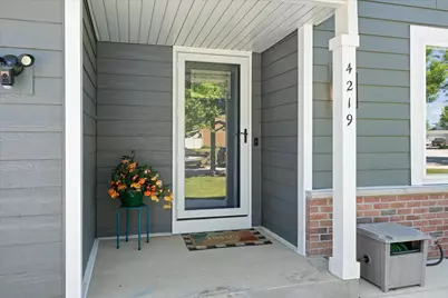 4219 W Pebble Beach Ct, Franklin, WI 53132 - Photo 2