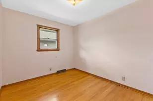 521 N 105th St, Wauwatosa, WI 53226 - Photo 26