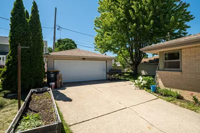 521 N 105th St, Wauwatosa, WI 53226 - Photo 24