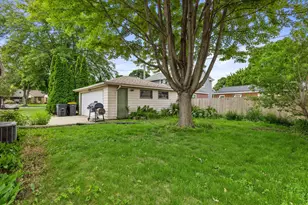 521 N 105th St, Wauwatosa, WI 53226 - Photo 36