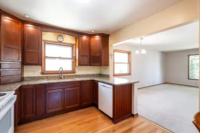 521 N 105th St, Wauwatosa, WI 53226 - Photo 4