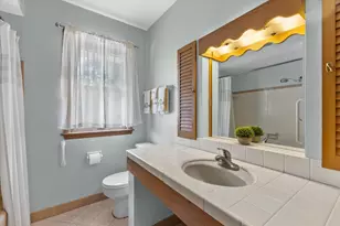 521 N 105th St, Wauwatosa, WI 53226 - Photo 18