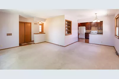 521 N 105th St, Wauwatosa, WI 53226 - Photo 6