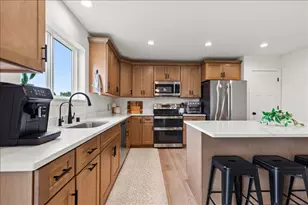 192 Sapphire Ln, Saukville, WI 53080 - Photo 6