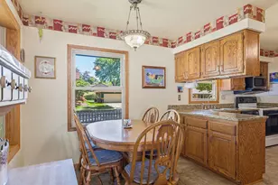 2569 S 97th St, West Allis, WI 53227 - Photo 8