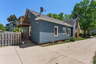 1010 St Clair St, Manitowoc, WI 54220 - Photo 38