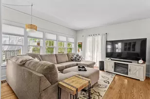 1010 St Clair St, Manitowoc, WI 54220 - Photo 4