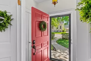 1010 St Clair St, Manitowoc, WI 54220 - Photo 2