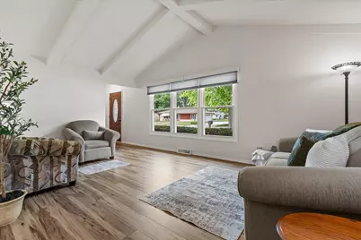 1139  Dogwood Ln, Waukesha, WI 53189 - Photo 6