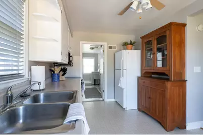 2137  Johnson St, La Crosse, WI 54601 - Photo 12