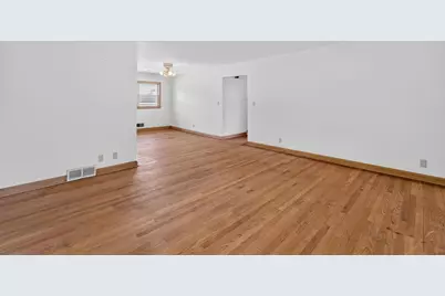 1001  Oregon St, Racine, WI 53405 - Photo 6