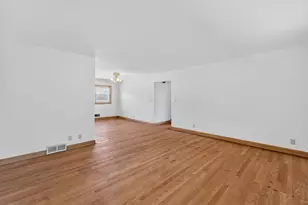 1001 Oregon St, Racine, WI 53405 - Photo 6