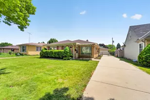 1001 Oregon St, Racine, WI 53405 - Photo 2