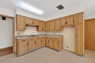 1001 Oregon St, Racine, WI 53405 - Photo 8