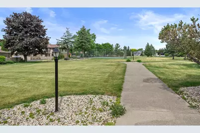 W176N9763  Rivercrest Dr, Germantown, WI 53022 - Photo 16