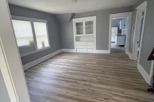 1945 S 29th St, Milwaukee, WI 53215 - Photo 10