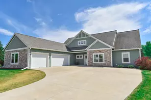 4915 Meadowview Ct, Cedarburg, WI 53024 - Photo 1