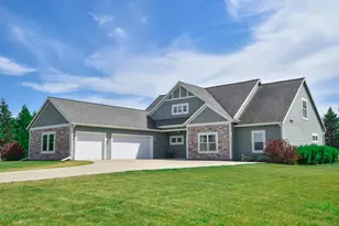 4915 Meadowview Ct, Cedarburg, WI 53024 - Photo 2