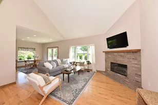 4915 Meadowview Ct, Cedarburg, WI 53024 - Photo 4