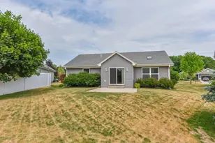507 Sand Dr, West Bend, WI 53095 - Photo 8