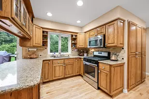 1 Cherrywood Ct, Racine, WI 53402 - Photo 2