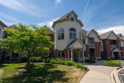 17490  Crest Hill Dr #10, Brookfield, WI 53045 - Photo 2