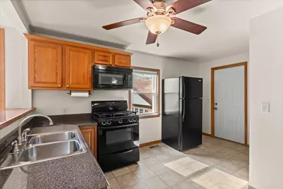 928 E Land Pl #A, Milwaukee, WI 53202 - Photo 10