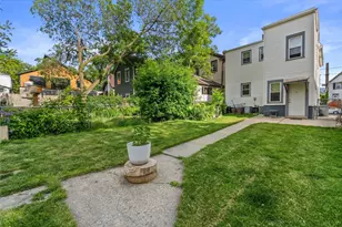 928 E Land Pl, Milwaukee, WI 53202 - Photo 2
